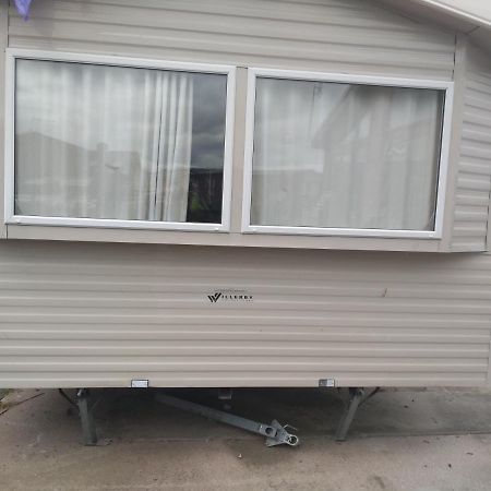 D24 Is A 2 Bedroom 6 Berth Caravan Close To The Beach On Whitehouse Leisure Park In Towyn Near Rhyl With Decking And Private Parking Space This Is A Pet Free Caravan Abergele Ngoại thất bức ảnh