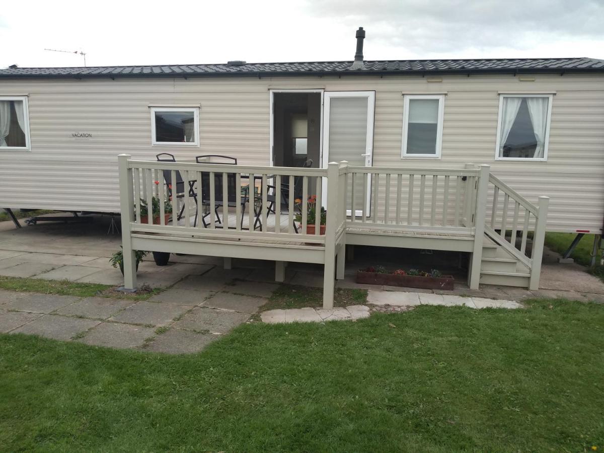 D24 Is A 2 Bedroom 6 Berth Caravan Close To The Beach On Whitehouse Leisure Park In Towyn Near Rhyl With Decking And Private Parking Space This Is A Pet Free Caravan Abergele Ngoại thất bức ảnh