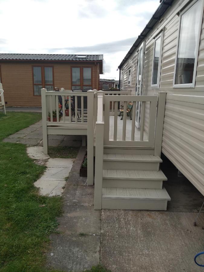 D24 Is A 2 Bedroom 6 Berth Caravan Close To The Beach On Whitehouse Leisure Park In Towyn Near Rhyl With Decking And Private Parking Space This Is A Pet Free Caravan Abergele Ngoại thất bức ảnh
